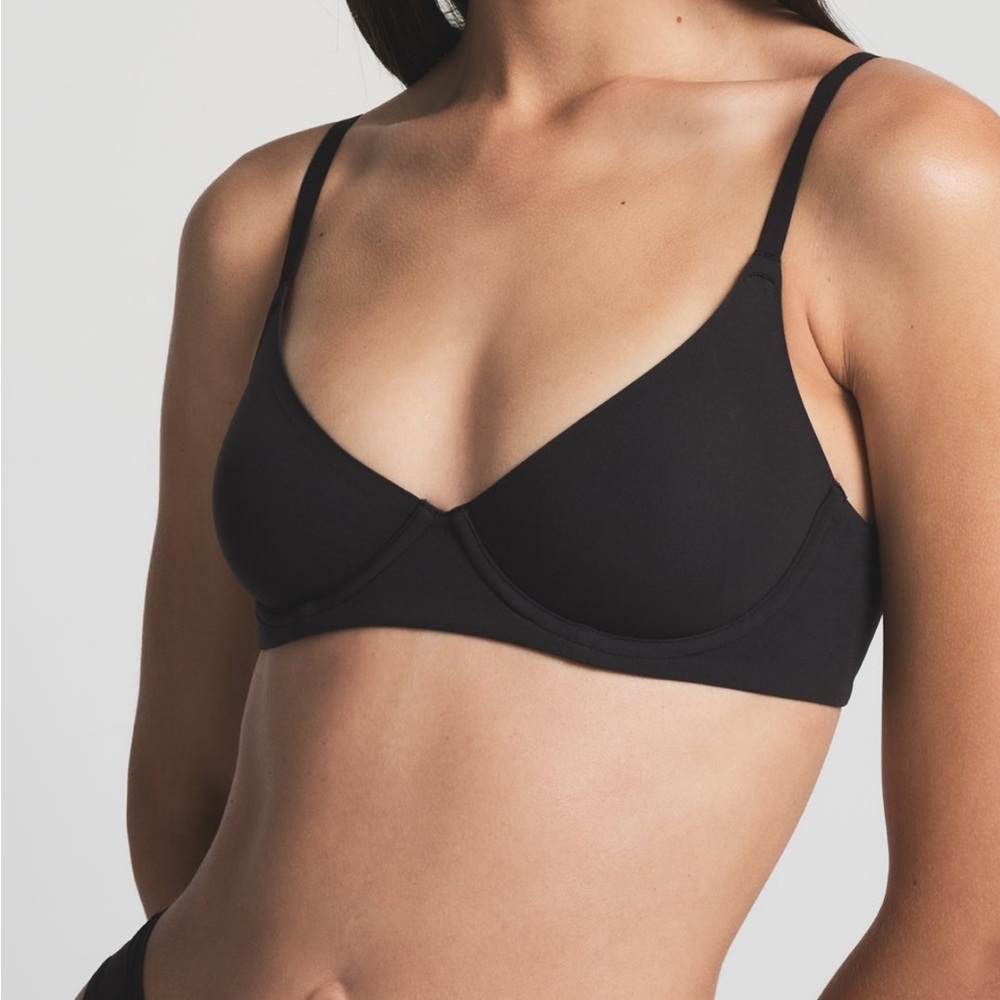 SKIMS Fits everyone Unlined Demi Bra- Onyx